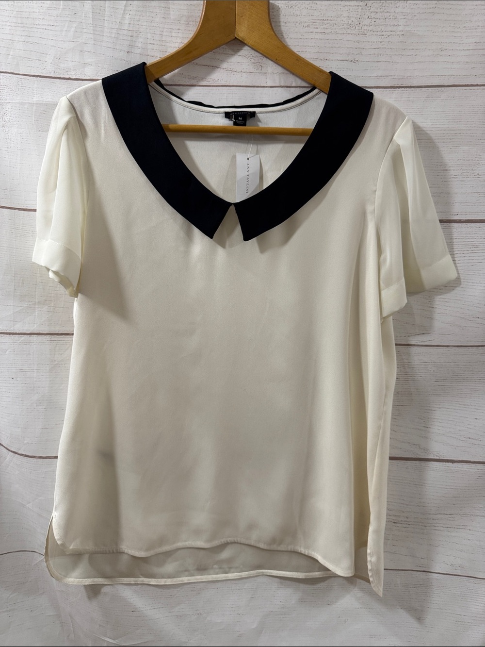 Women's Ann Taylor NEW Cream Short-Sleeve Blouse with Black Collar Medium